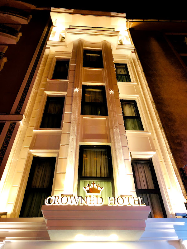 Crowned Hotel