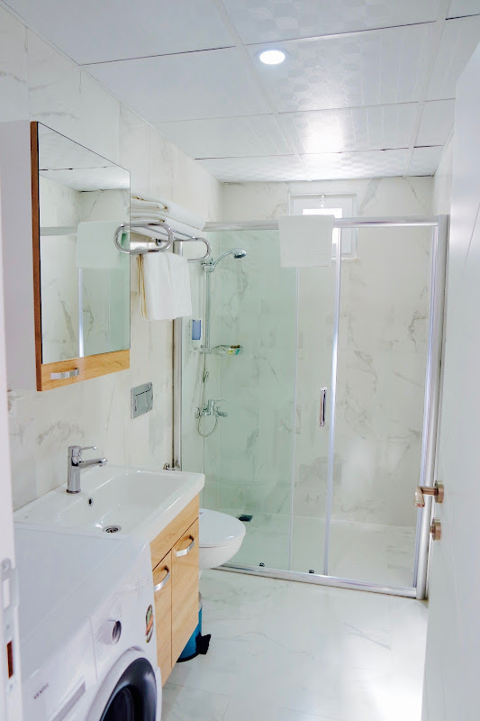 MODERN SUITES
