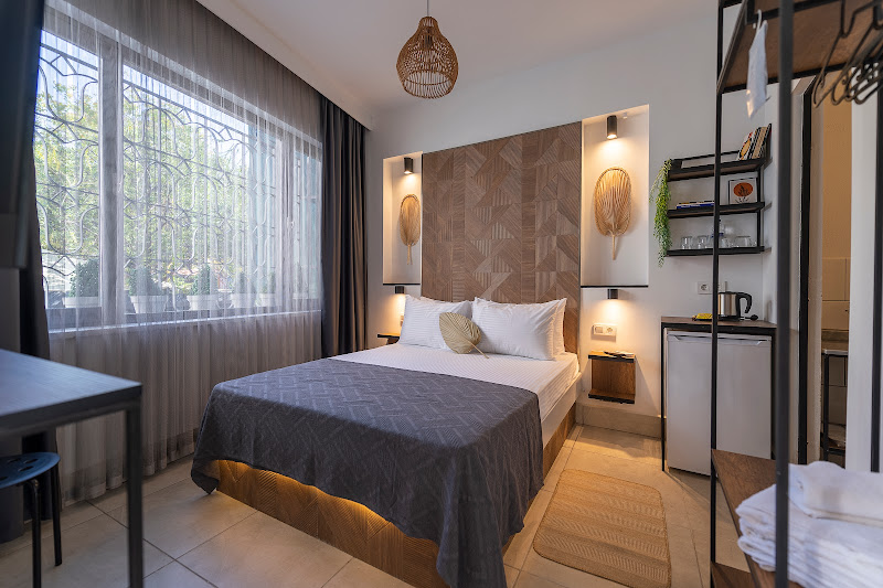 The Easy Rooms