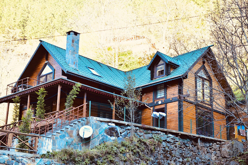 THE WOODEN HOUSE