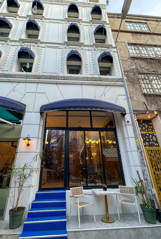 Le Port Hotel