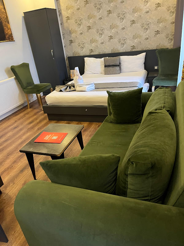 AURA HOTEL