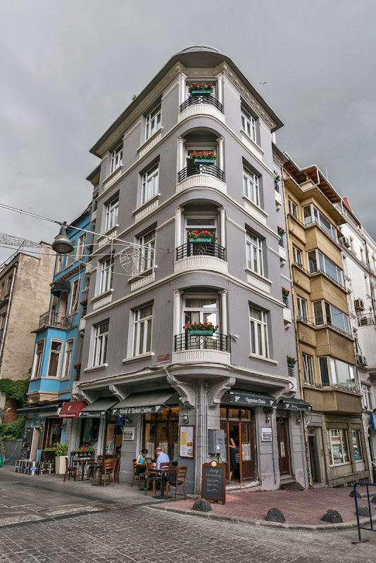IQ HOTEL
