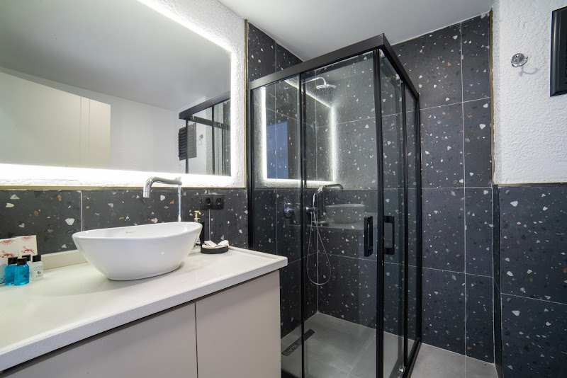 RudBlu Suites