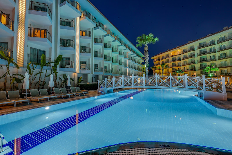 Ramada Hotel & Suites by Wyndham Kuşadası