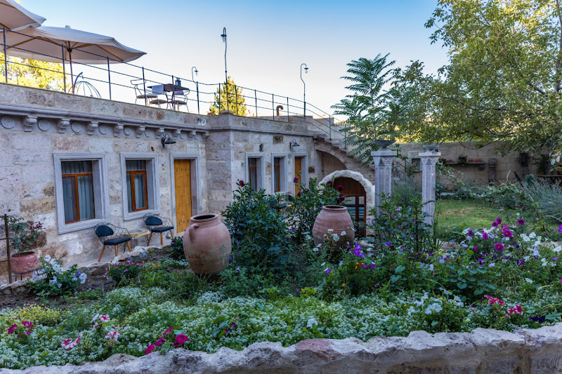 Sarnich Cave Suites