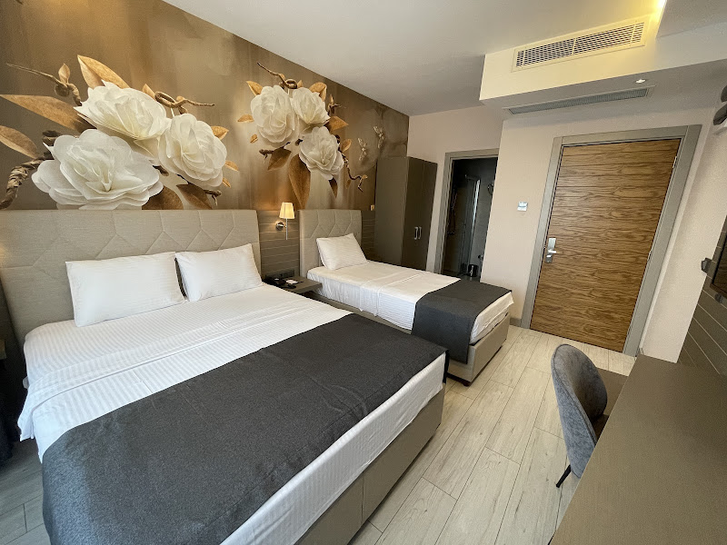 Mithras Hotel & Cafe