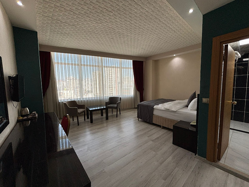 GOLDEN KING HOTEL
