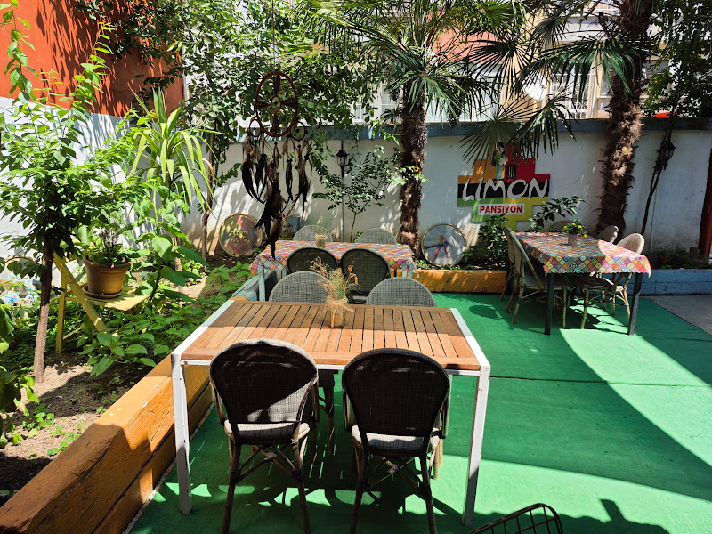 Limon Hostel