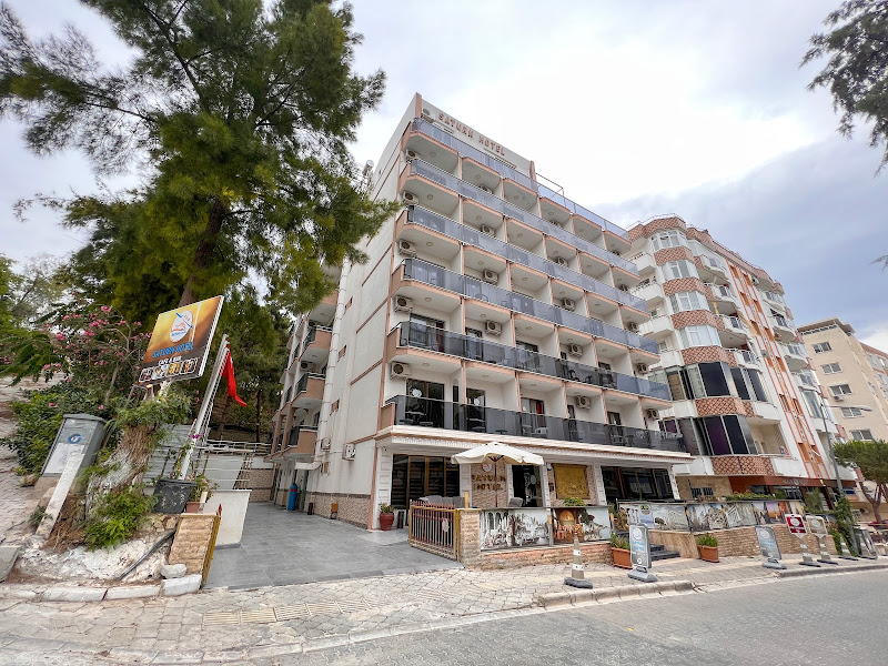 Saturn Hotel