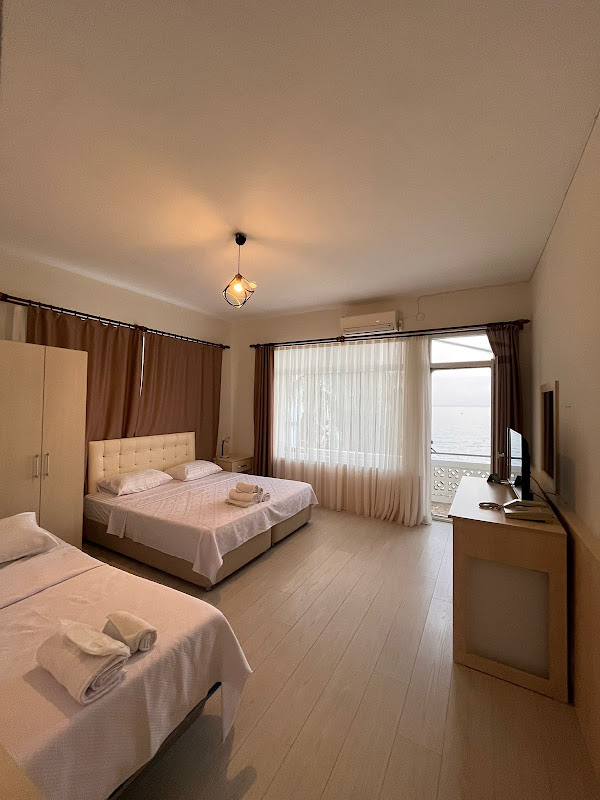 Lades Hotel