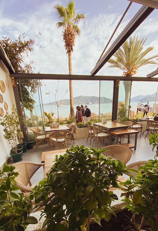 Reis Beach Hotel-Cafe Bar & Restaurant