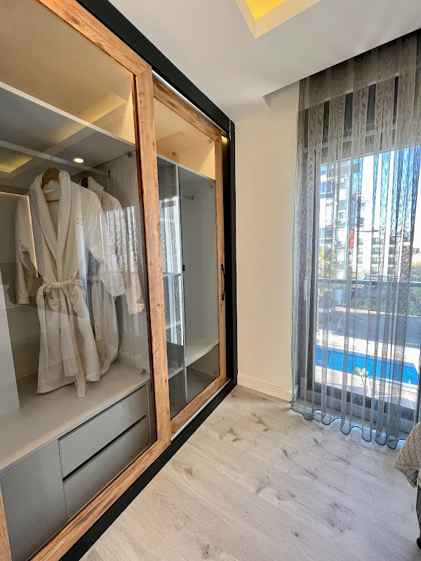 ONLY ONE SUITES
