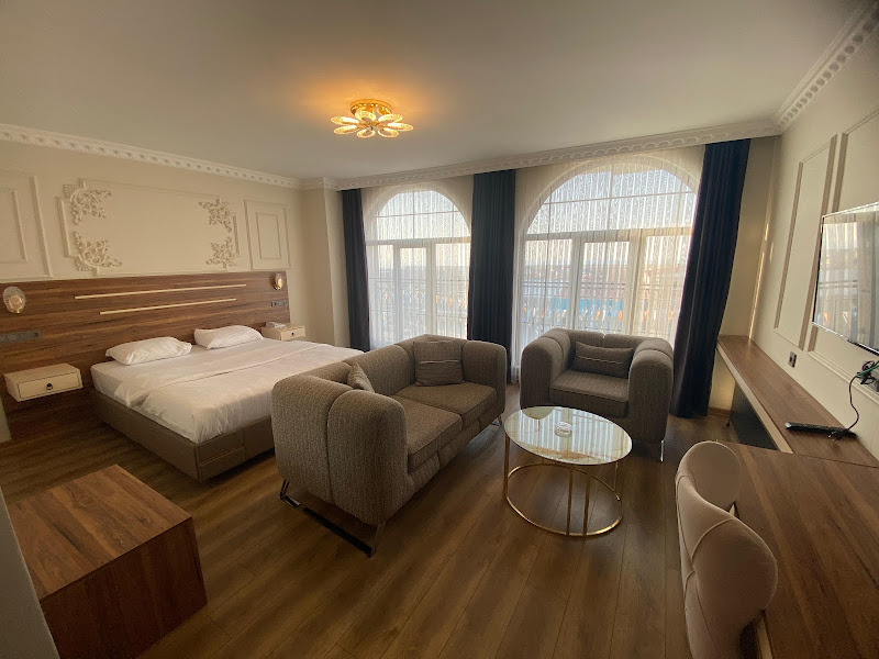 SKYLIND HOTEL