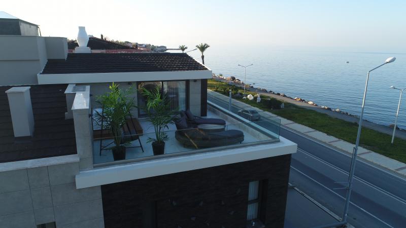Rudis Deluxe Hotel