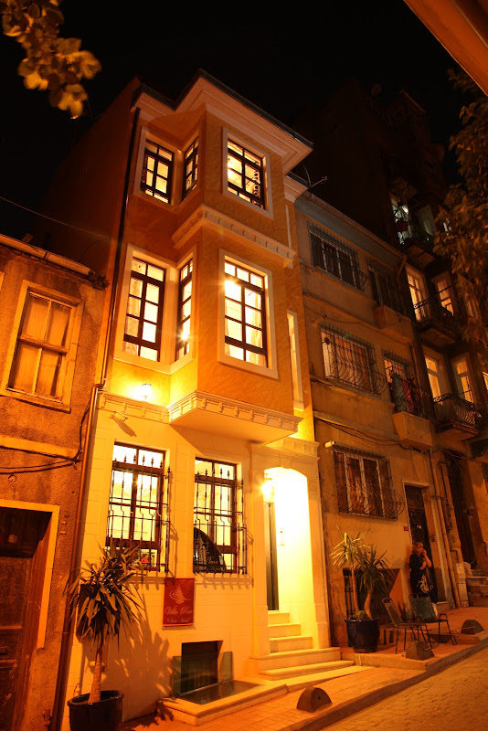 Villa Pera Suite Hotel