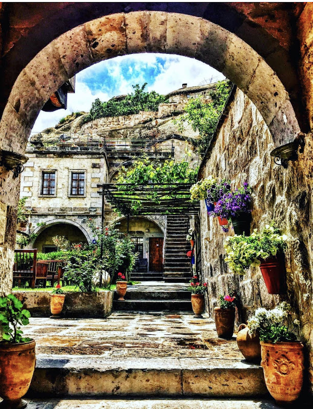 Traveller's Cave Hotel