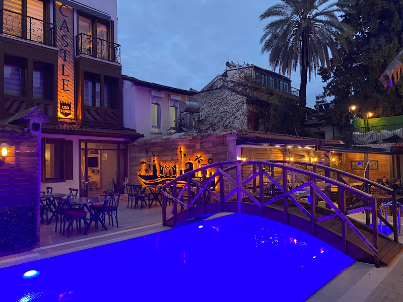 CASTLE OLD TOWN HOTEL