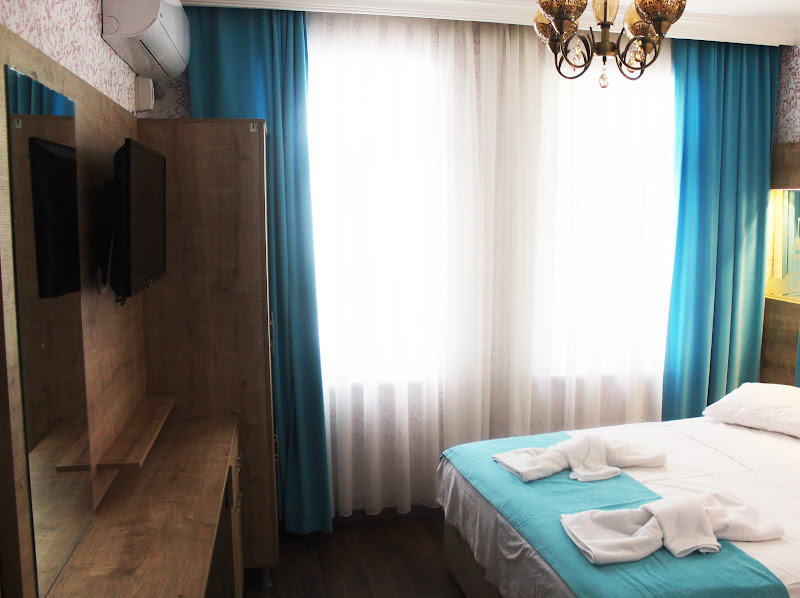 HOTEL MEGARON