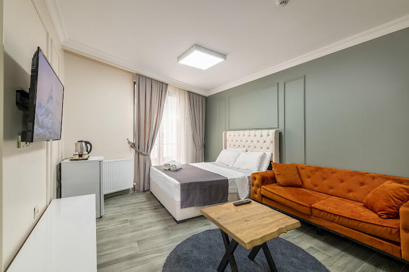 The Royal Luxury Hotel